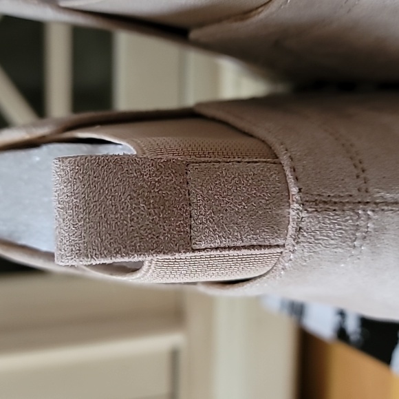 Dolce Vita Lug Sole Chelsea Boot, New In Box, Size 9.5 Color: Camel - Picture 8 of 15